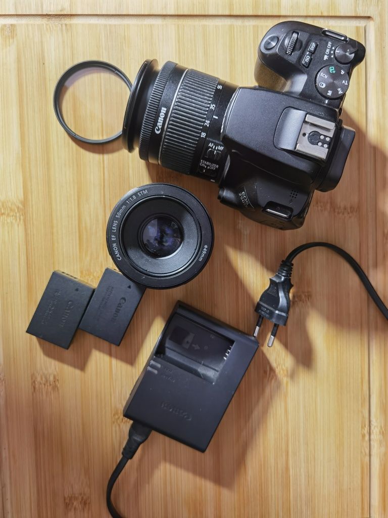 Canon 250D 4K cu două Obiective 18-55mm + 50mm și 2 baterii