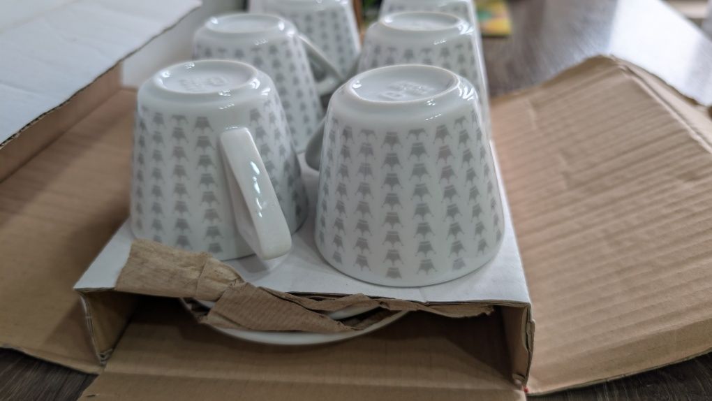 Set cesti cu farfurie pentru cafea