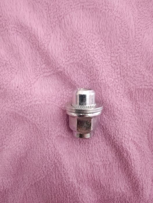 Гайки   М12 х 1.5