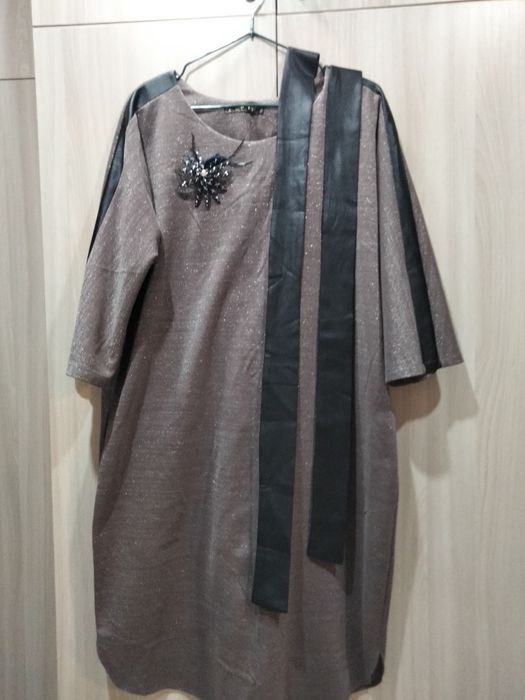 Продам женские платья