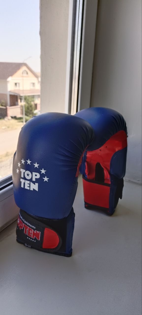 Боксёрские перчатки новые,продукция "TOP TEN"