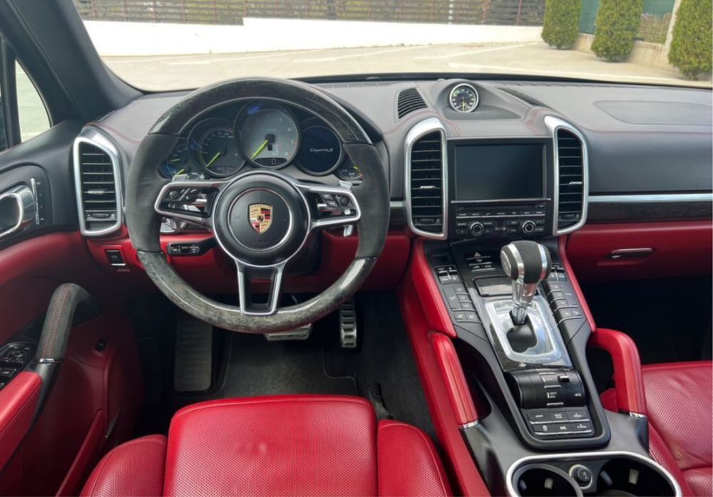 Porsche Cayenne S Hybrid Tiptronic S interior rosu