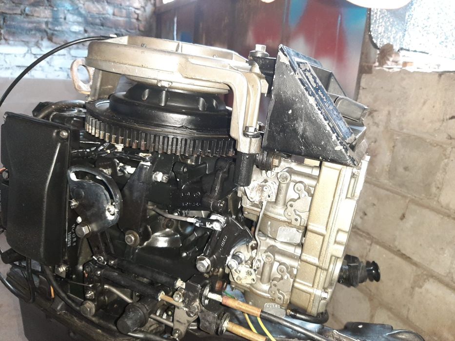 Vând barca cu motor + peridoc