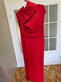 Елегантна червена рокля бпрдо по тялото