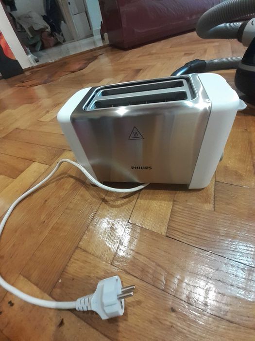 Prajitor de pâine Philips  si ceas electronic