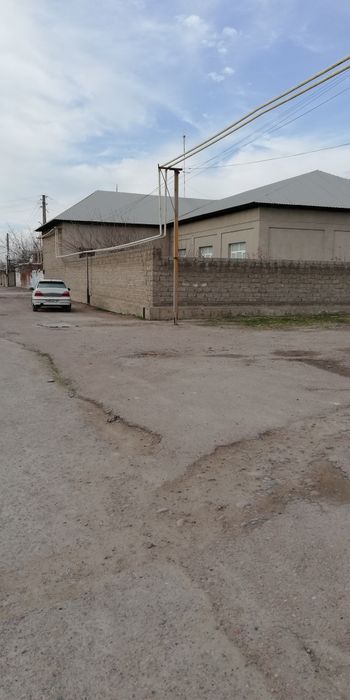 Продаётся кирпичный дом.