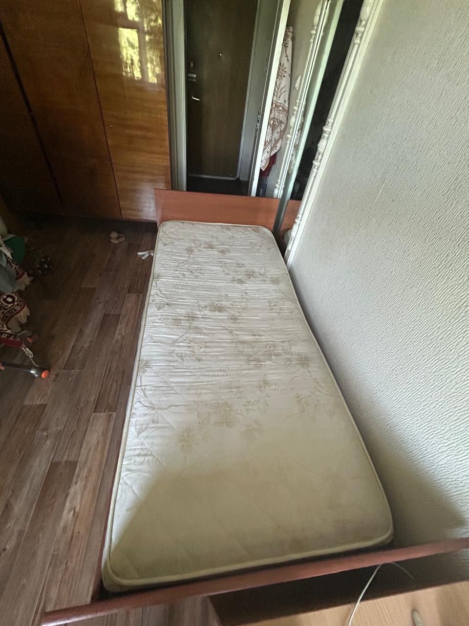 Кровать, с выдвижным матрасом