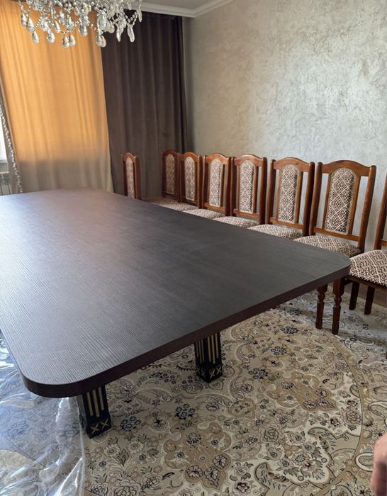 Стол стулями скатерть чихол