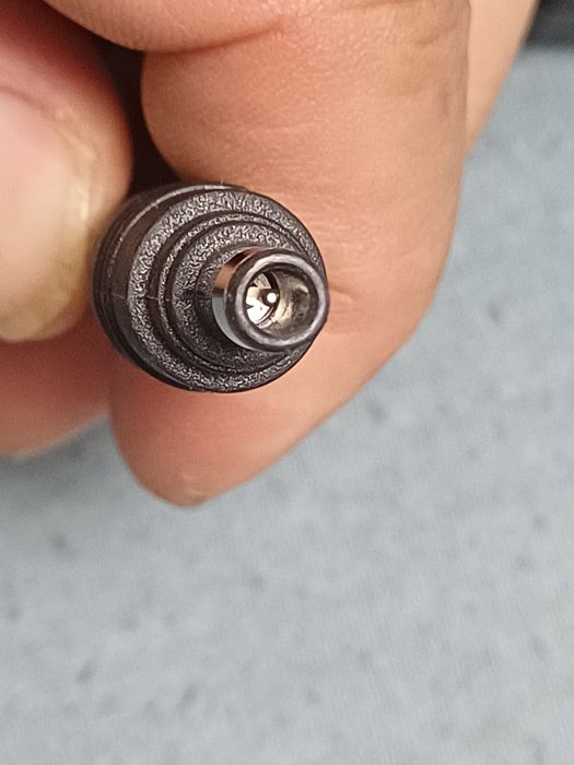 Incarcator laptop Samsung 19v 3,16A in stare buna
Este testat