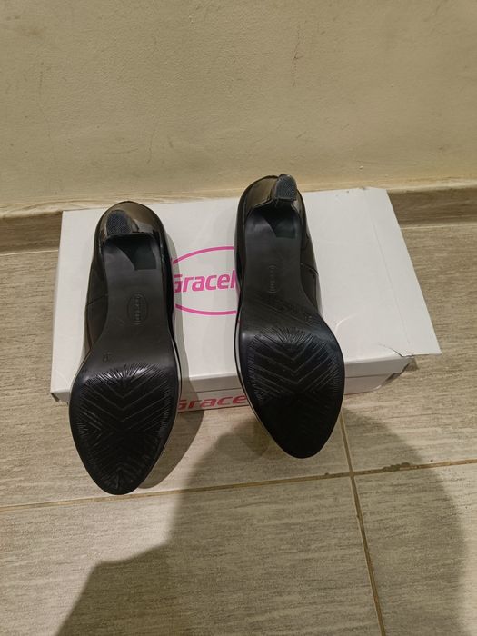 Чисто нови дамски официални обувки