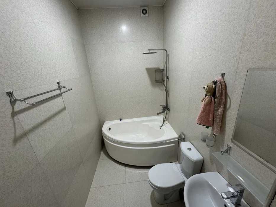 Срочно сдается дом 5 комнат,2 соток.метро Строитель.