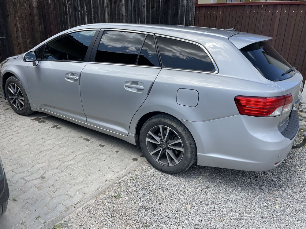 Toyota avensis 2.0 2014