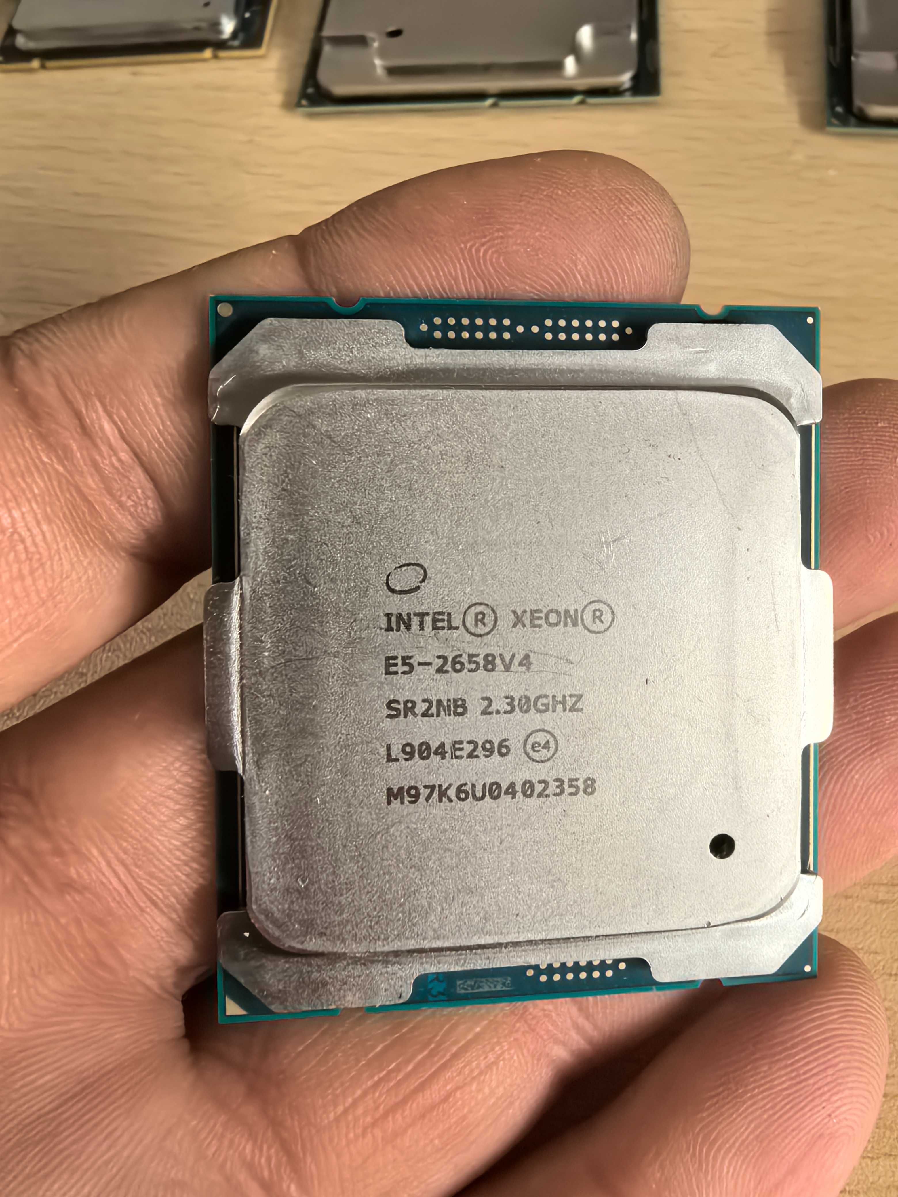 Процесори Xeon E5-2658V8 , GOLD 6134 , E7-8890V3