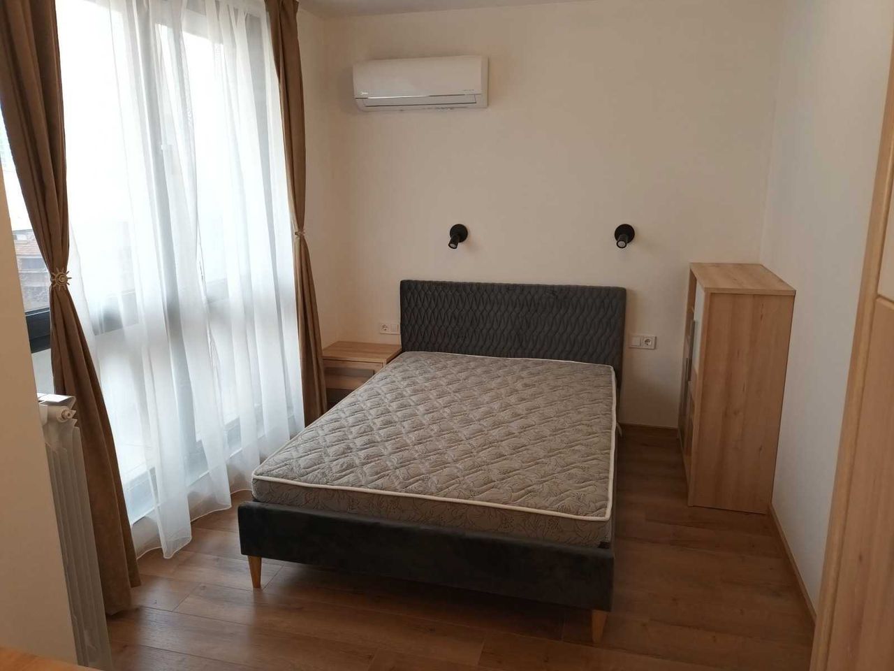 Дава се под наем Тристаен апартамент в София, Изток - 100 кв.м за 612 € - Снимка #2