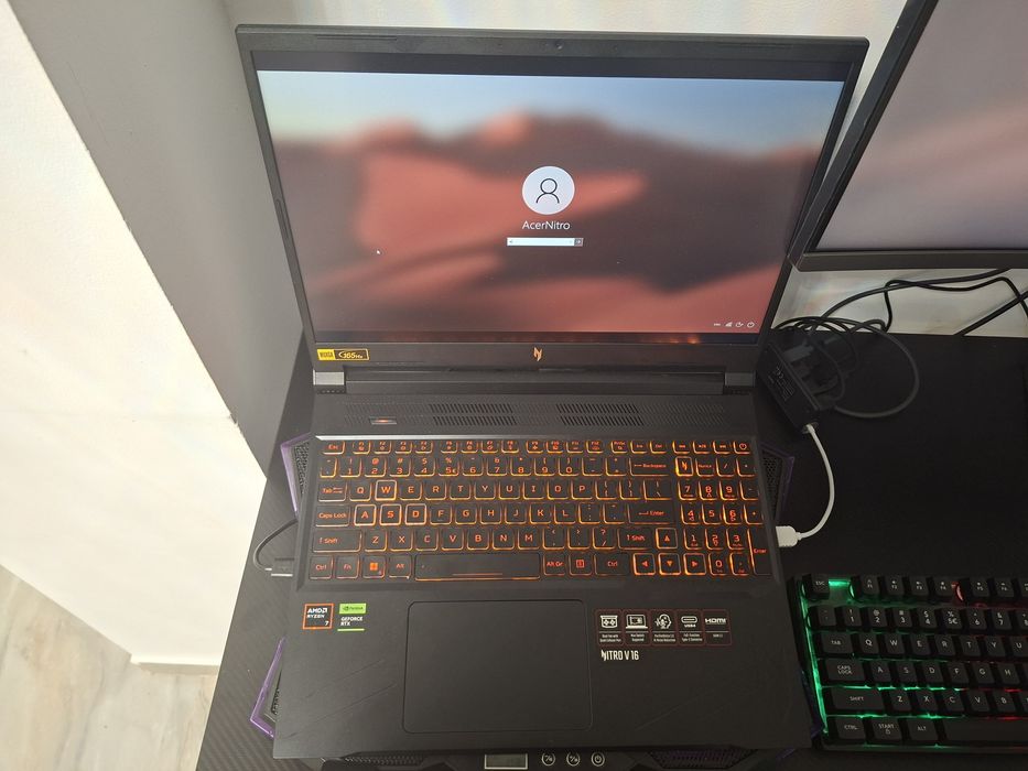 Laptop Acer Nitro V16