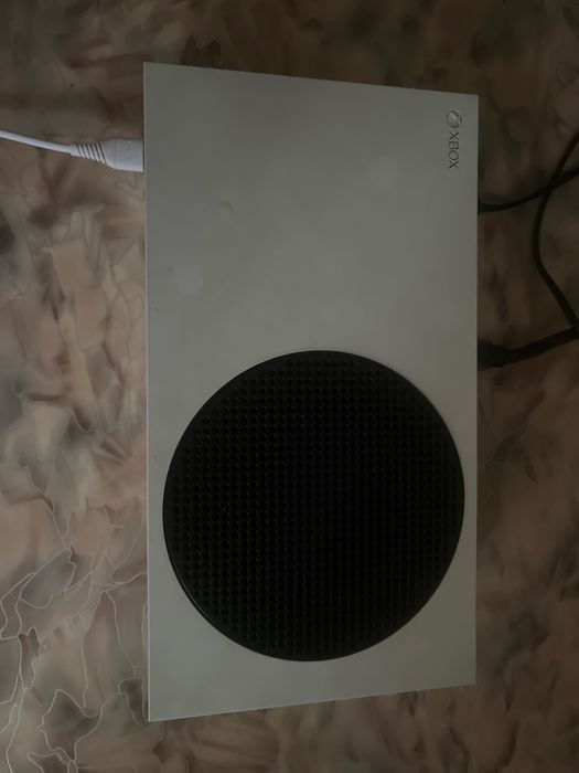 Продаю xbox Series S с играми