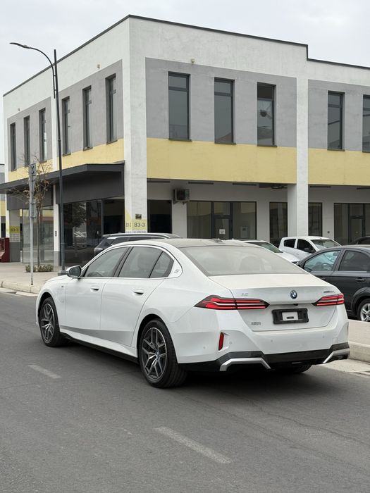 BMW i5 35L (eDrive 35L) bez prabeg chegirma narxlarda