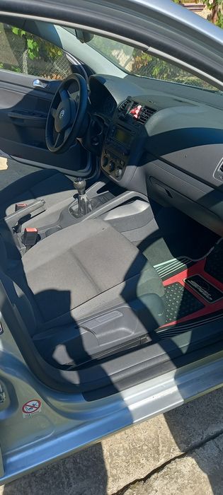 Vând Golf 5 1.4benzina