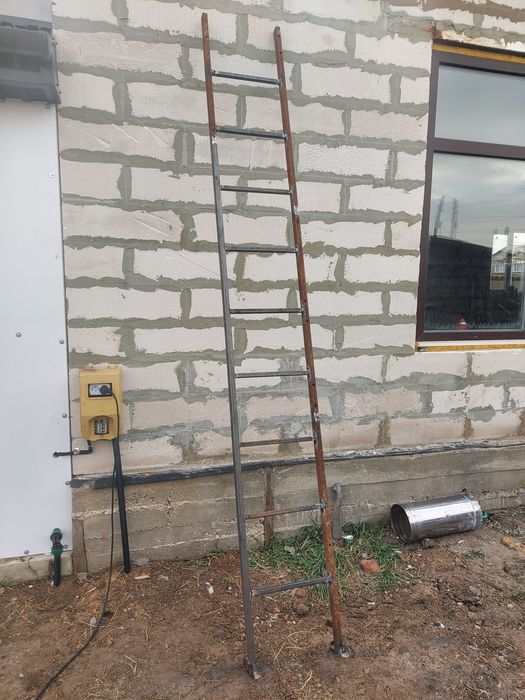 Продам лестницу 3м. металл.