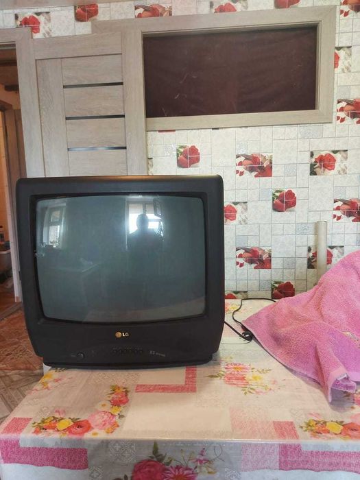 СРОЧНО  ПРОДАМ хороший качественный цветной телевизор 2 штуки