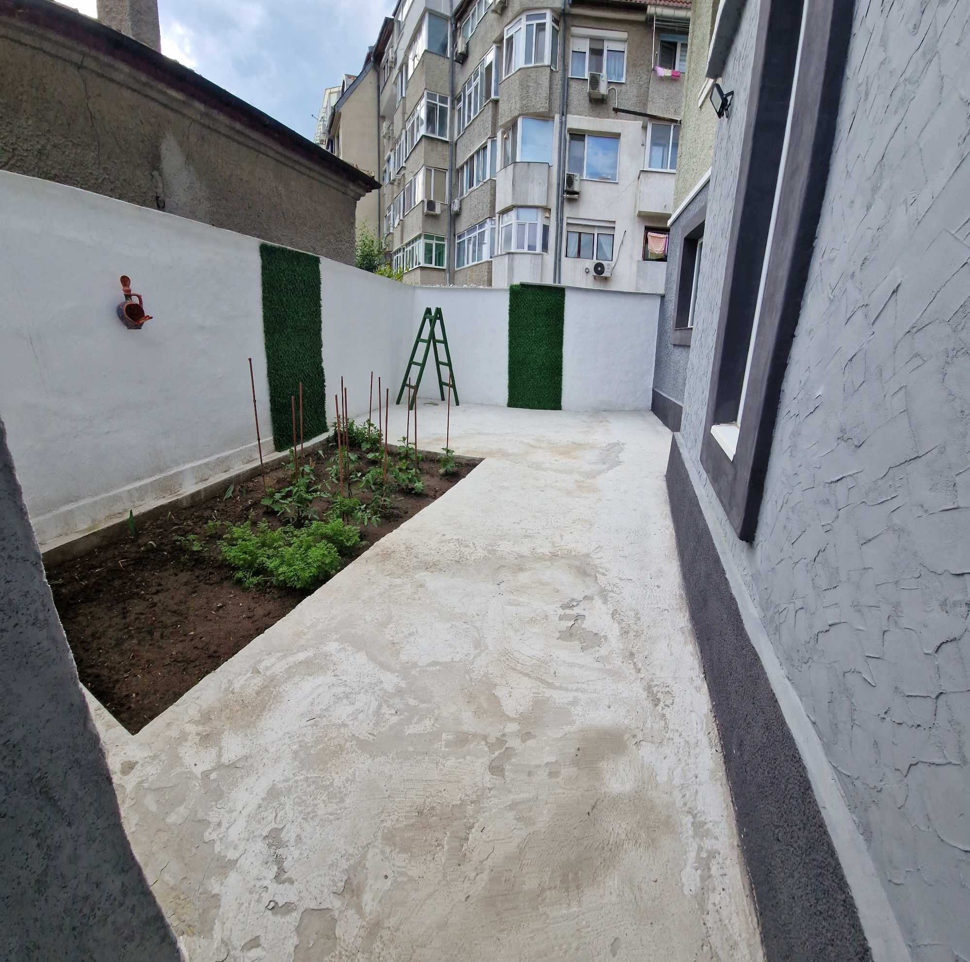 Продавам къща  идеален център