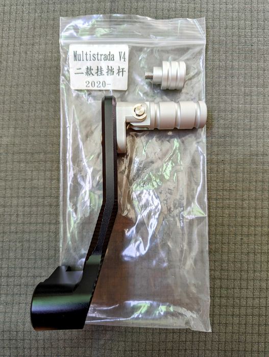 Ducati Multistrada V4; manete pliabile: frana ambreiaj, viteza;