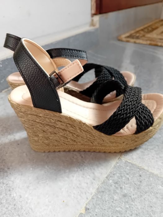 Дамски сандали перфектни през летните месеци