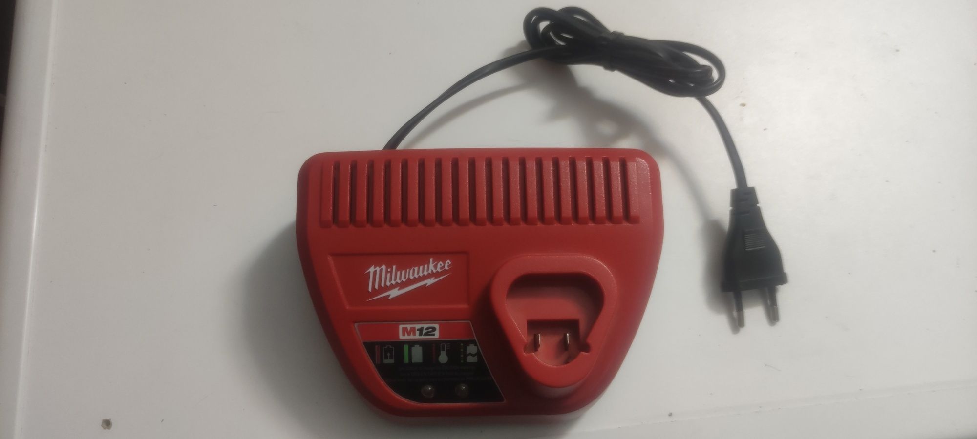 Încărcător milwaukee m12 12v. 3ah