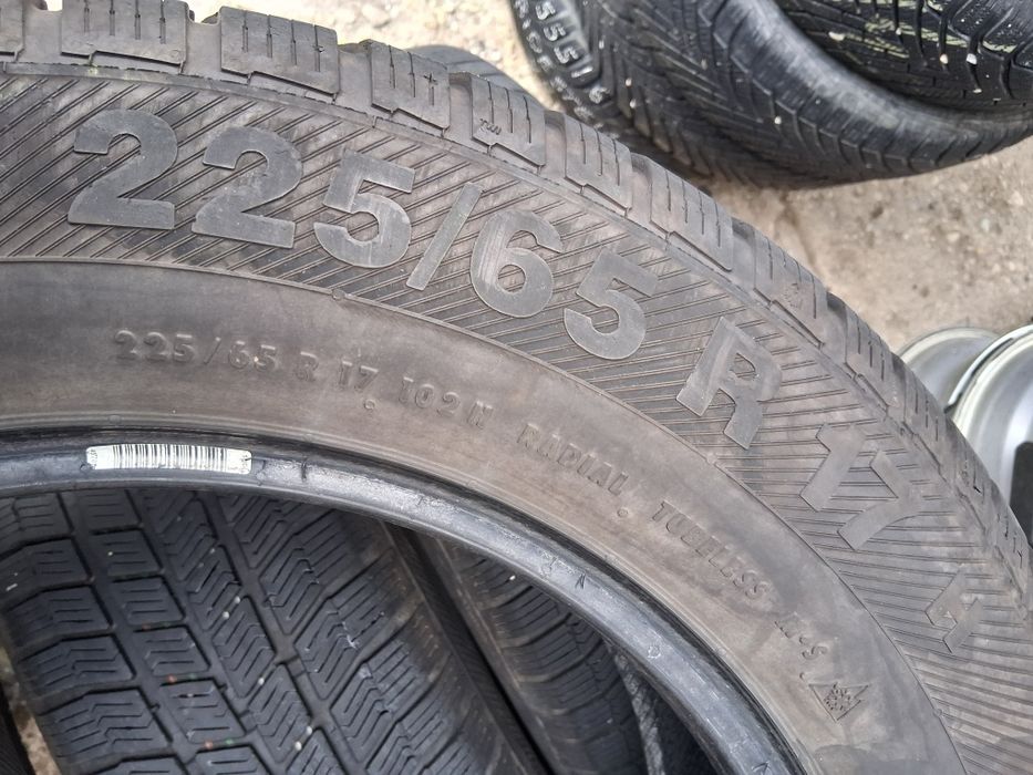225 65 17 BARUM 4броя зимни