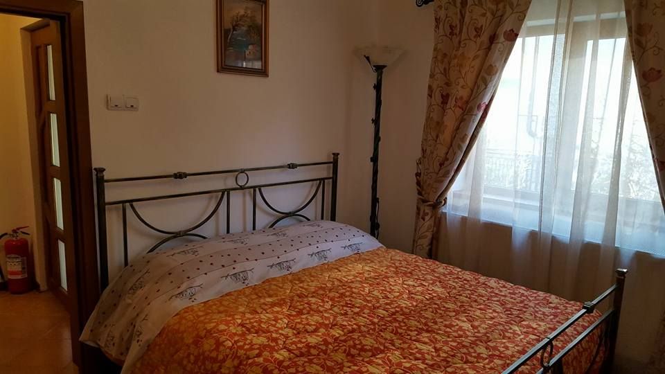 Vila ALIN Inchiriez apartament in vila format din 3 camere si living