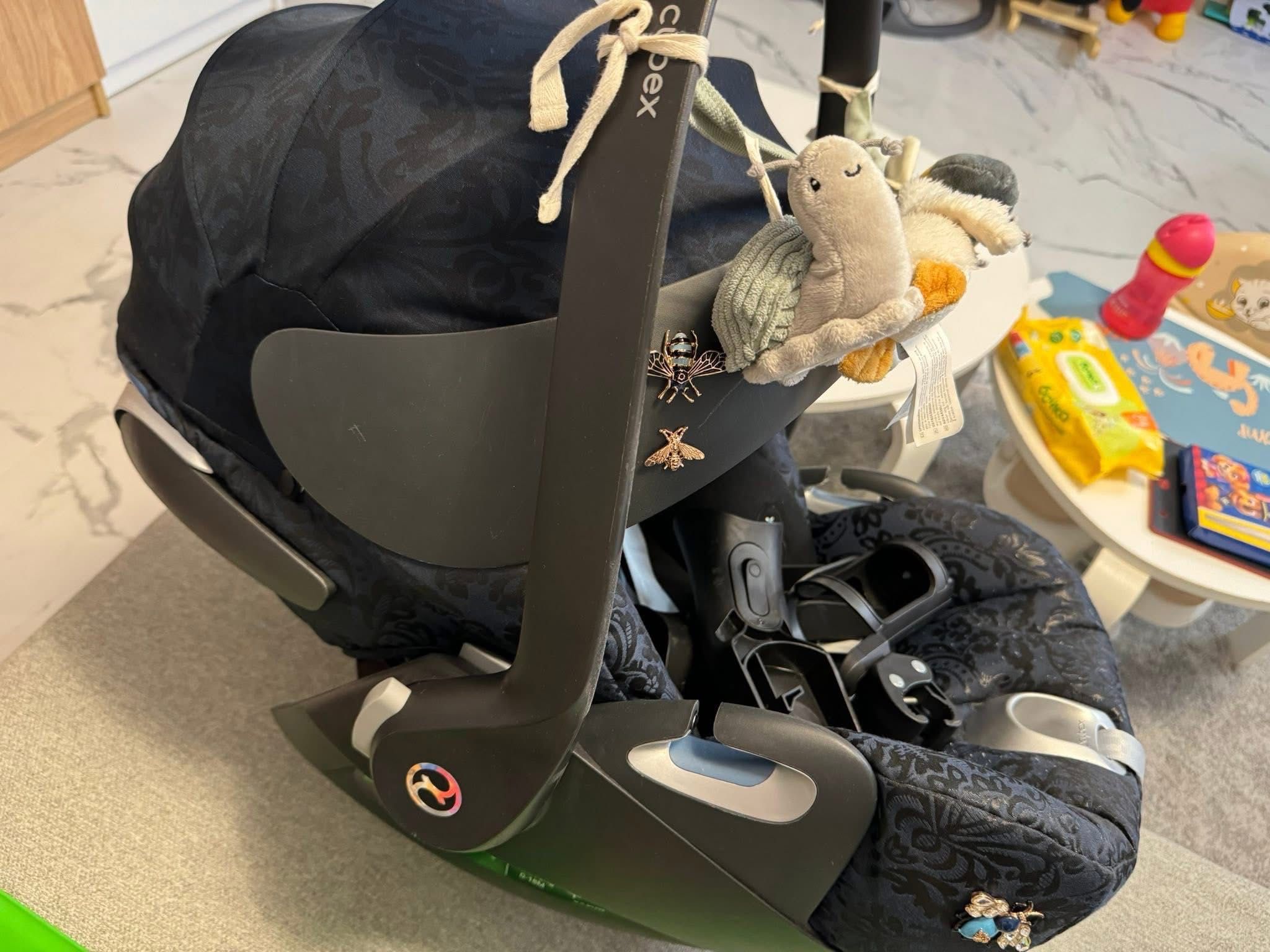 УПОТРЕБЯВАНА!!!Бебешка количка Cybex Priam 3 дизайн с мухи син