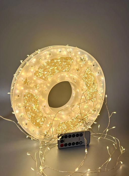 Роса гирлянда на мишуре