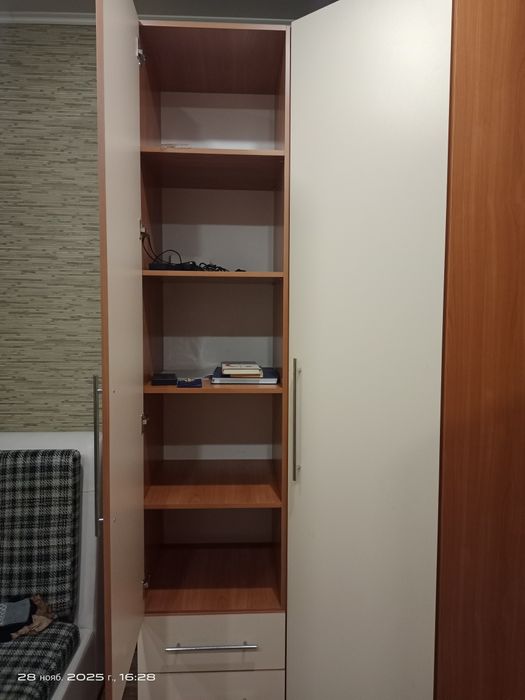 Продам угловой шкаф