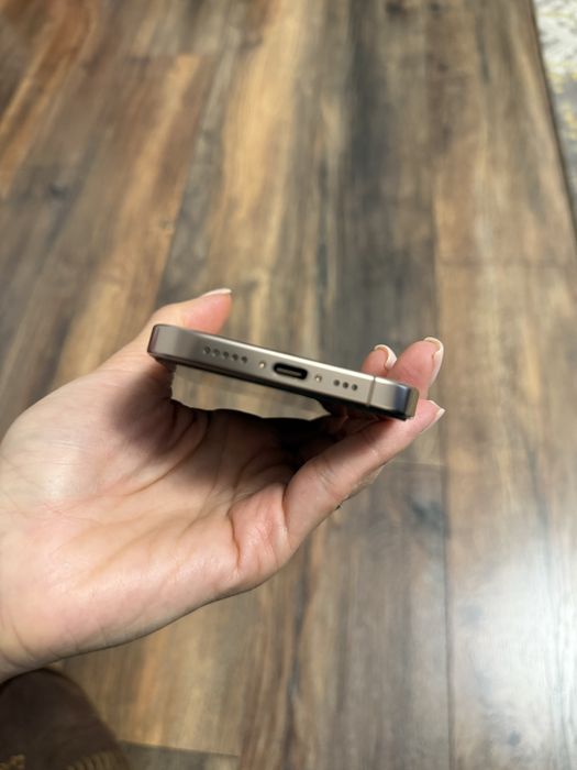 Iphone 16 Pro 256 GB Desert Titanium. Impecabil.