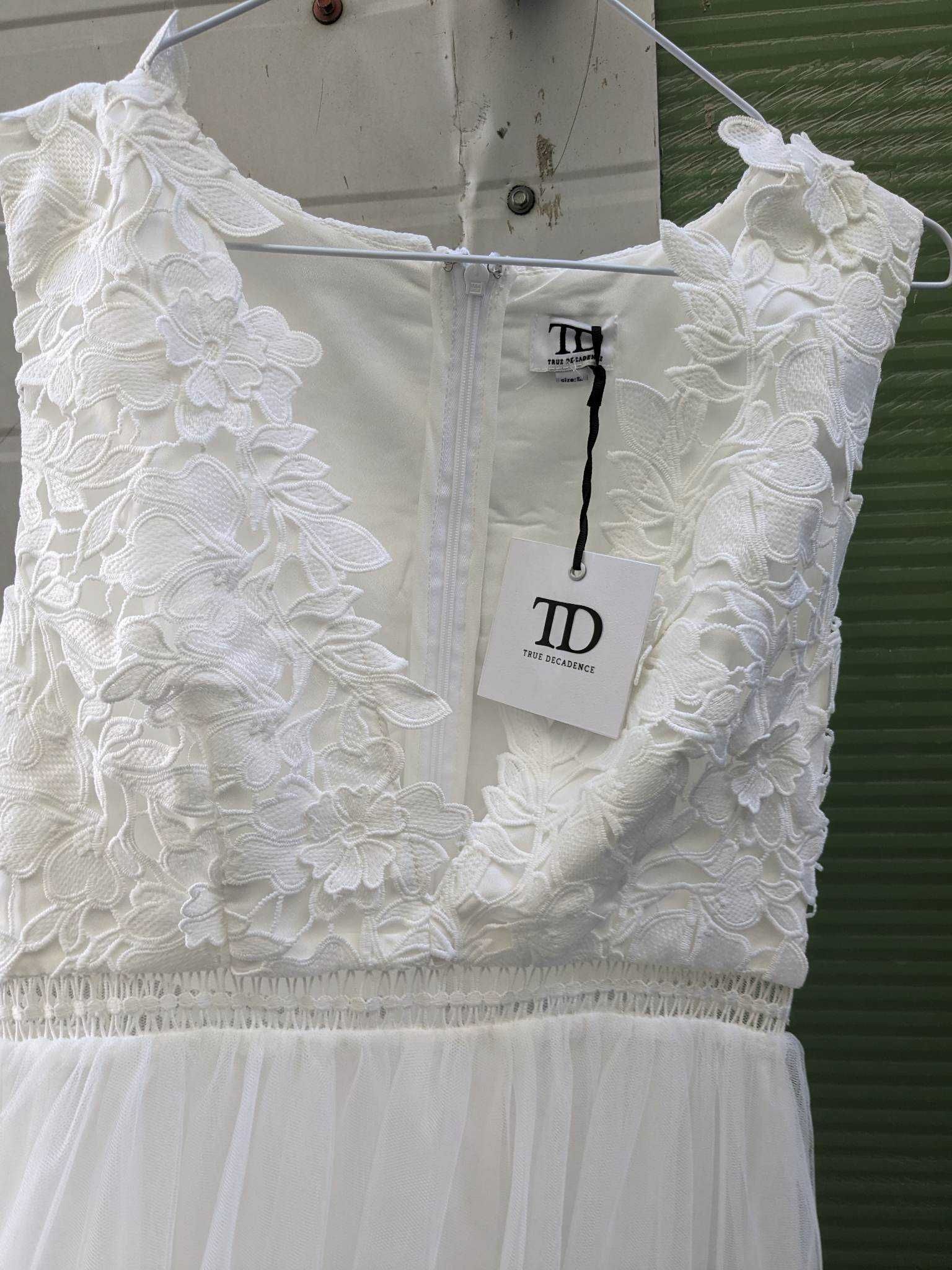 Rochie de mireasa nouă, cu etichetă