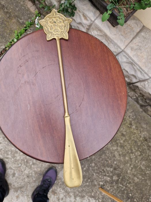 Антикварна английска бронзова обувалка