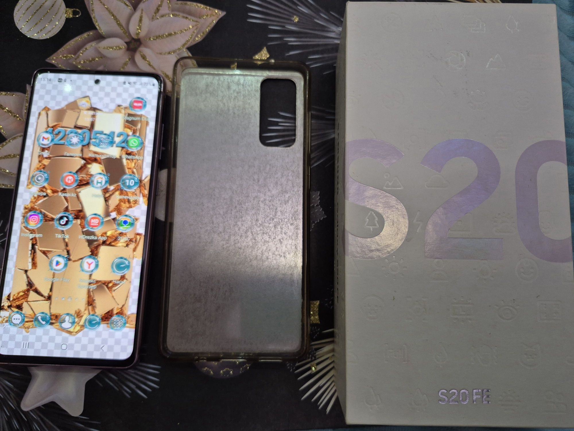 Продам смартфон samsung galaxy s20fe
