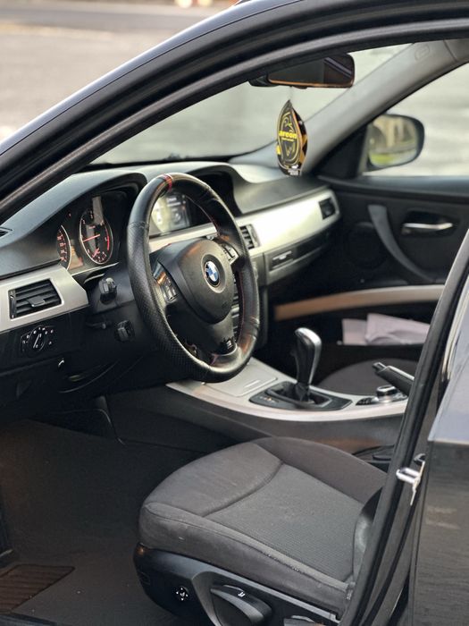 BMW 320D LCI •Automat• Navigatie• Bi-xenon • panoramic• stare Perfectă