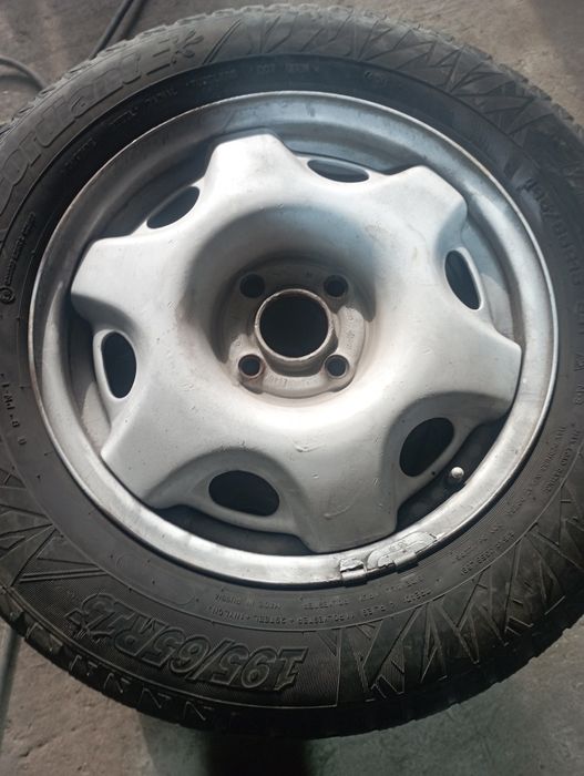 Продам диски с резиной зимние