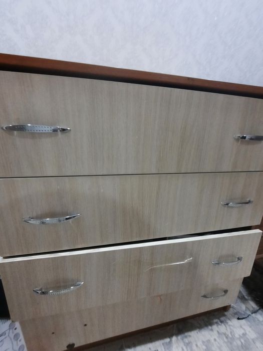 Шкаф хорошы для вещей и одежды