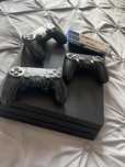 Playstation 4 PRO 3 manete + 3 jocuri