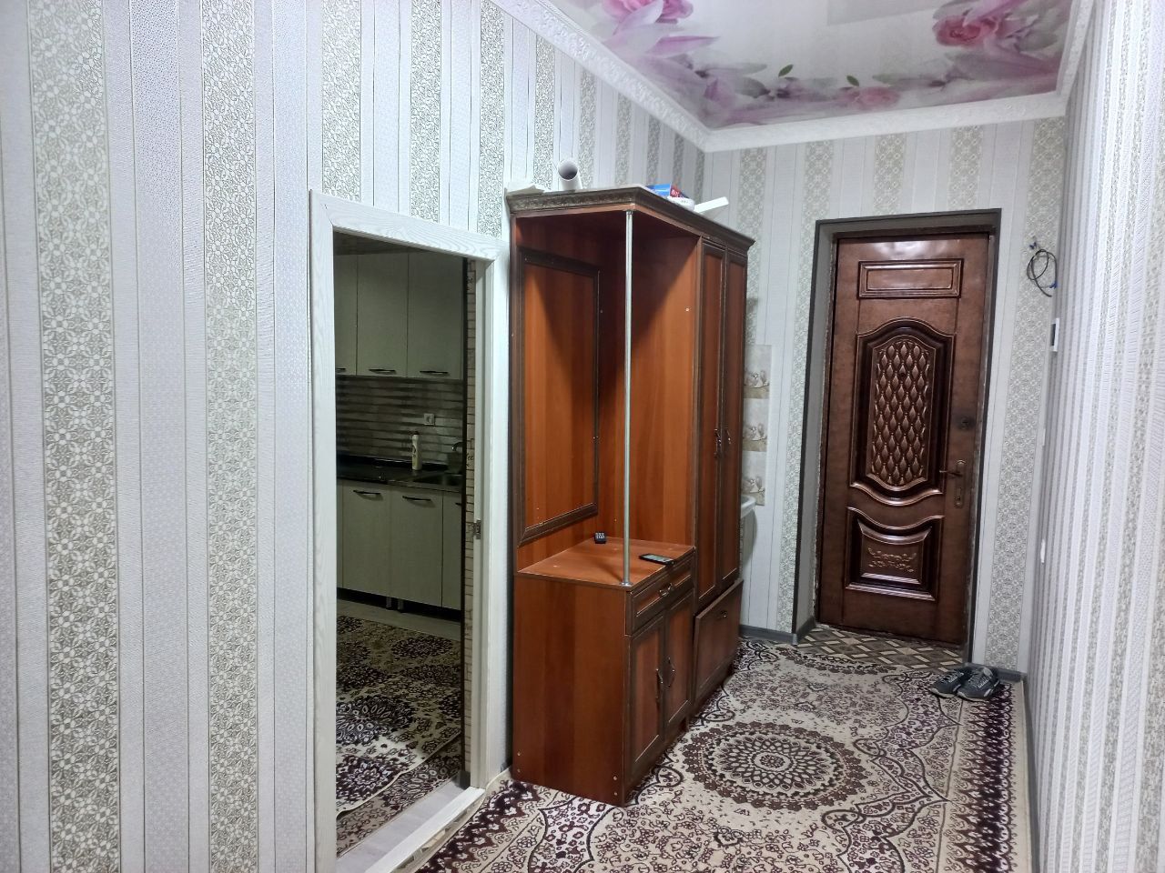 Квартира сатылады адресс:Батыр Ата Орайлык базар