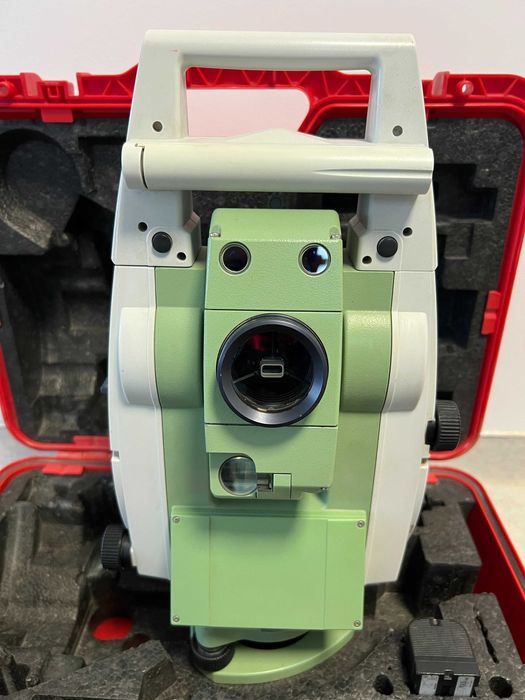 Set complet Stație totală robotică Leica TCRP1203 + controler CS15