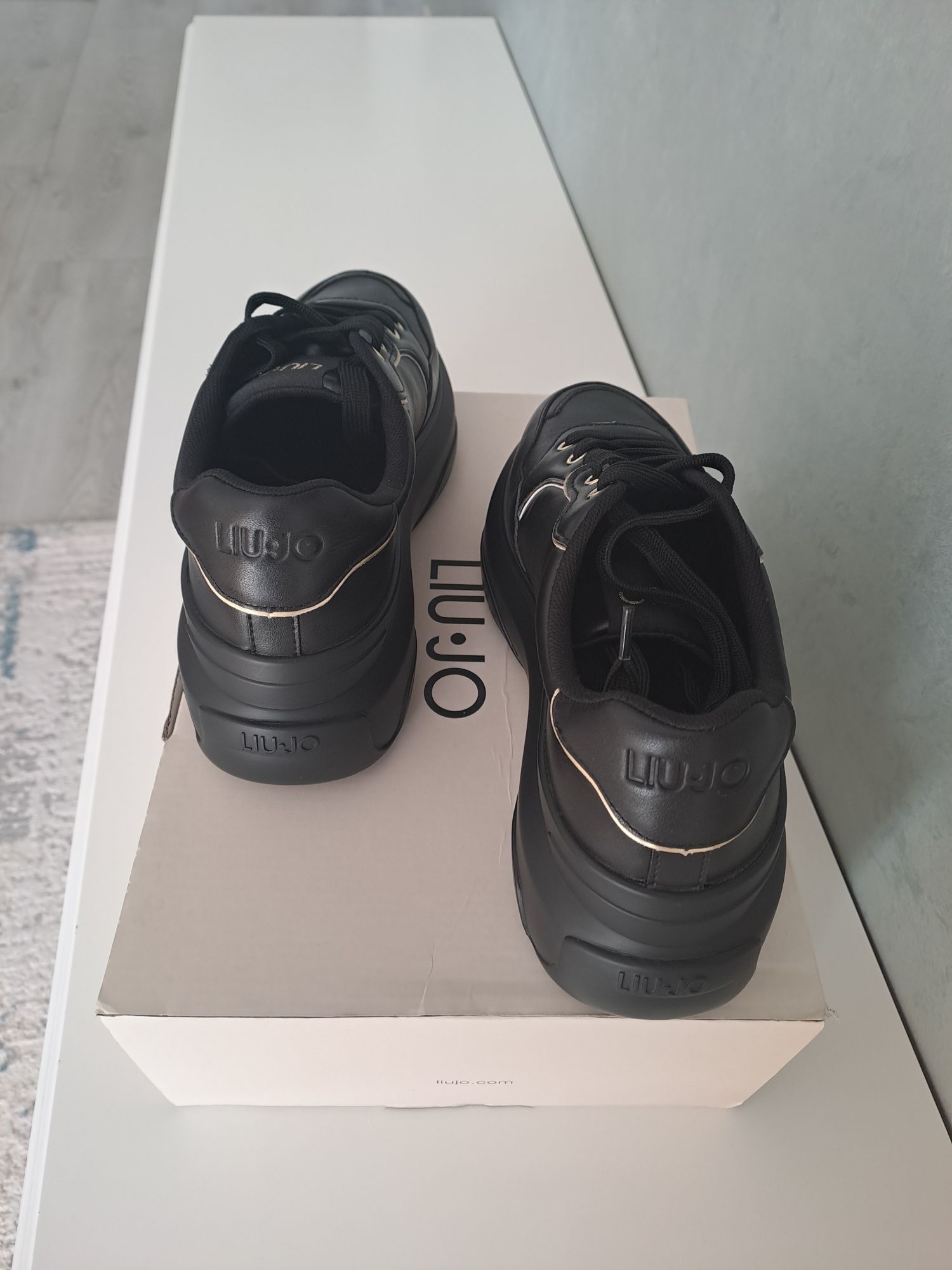 Sneakers june 02 Liu Jo- noi