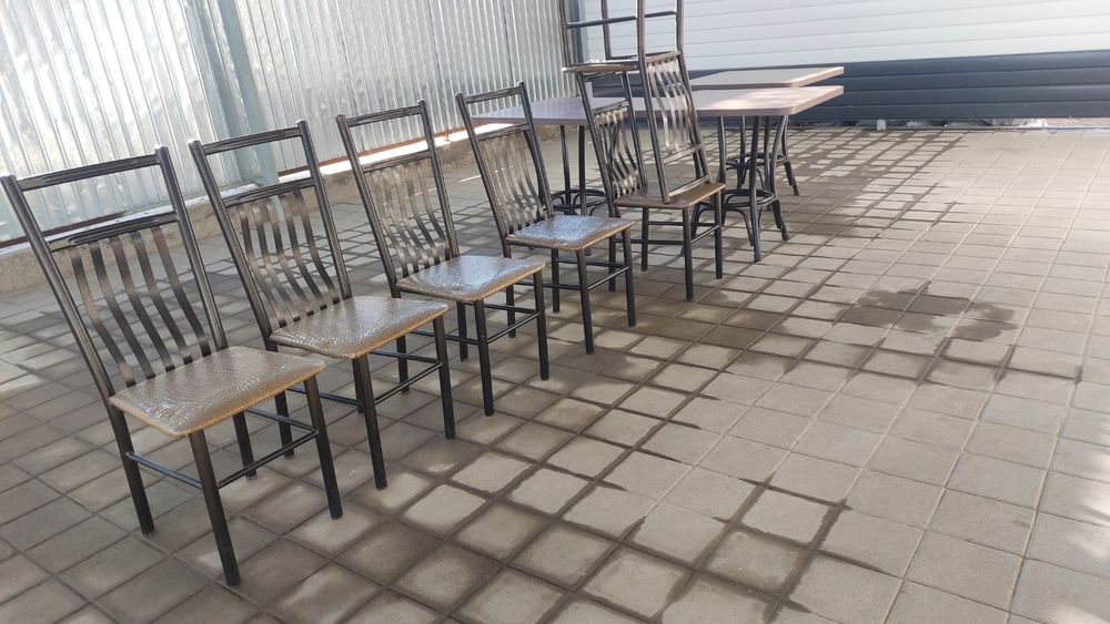 Қоңыр орындықтар