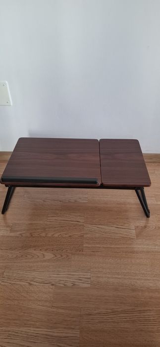 Vând măsuță laptop