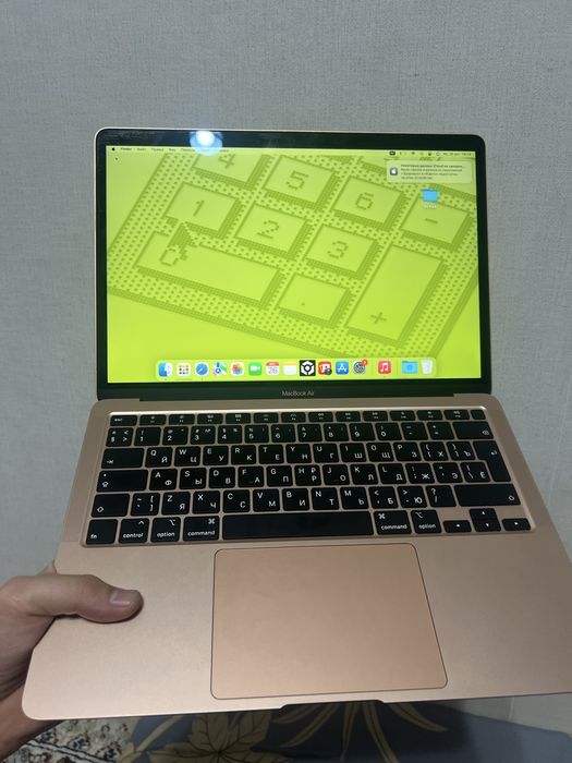 Продается MacBook 2020 года i3