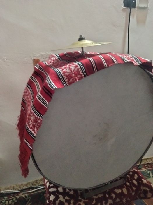 Vând sau schimb tobă pe acordeon