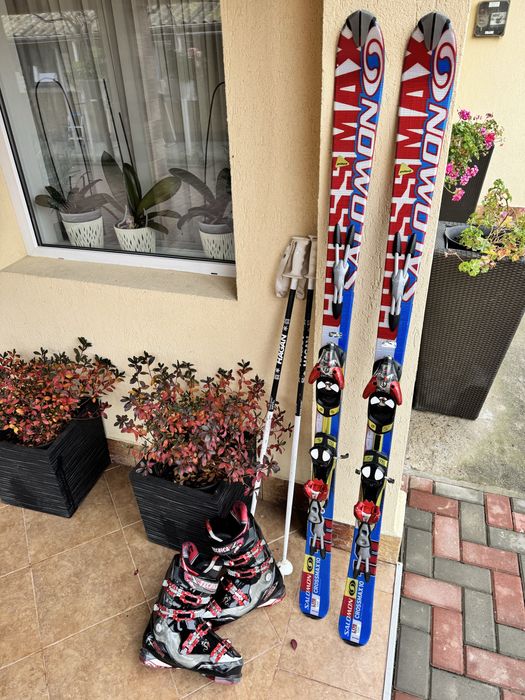 Set schi salomon cu clapari, bețe si costum complet