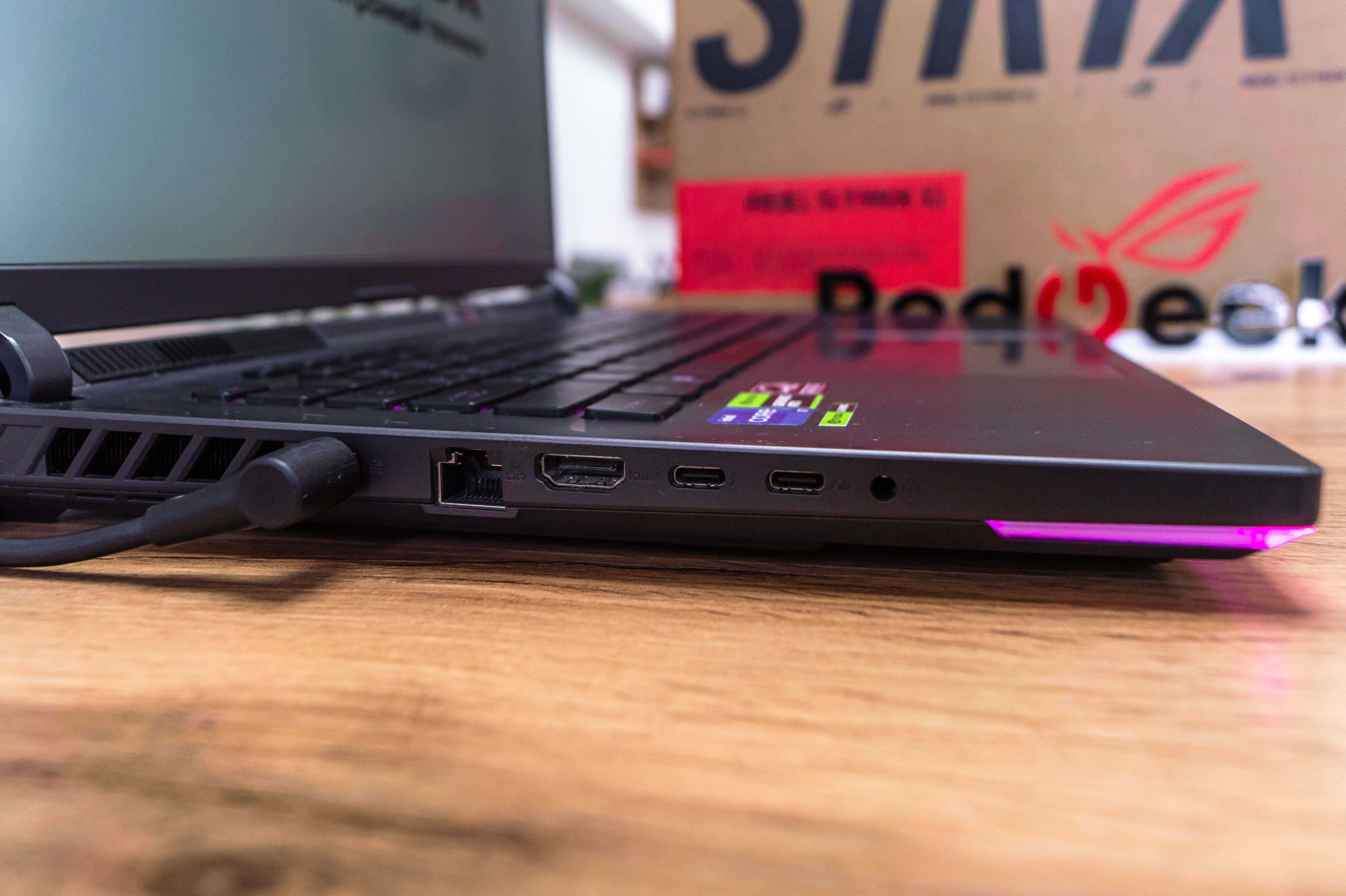 ASUS ROG STRIX G16 614J CORE I7-13650HX RTX 4070 SSDM2 1 TB Red Geek